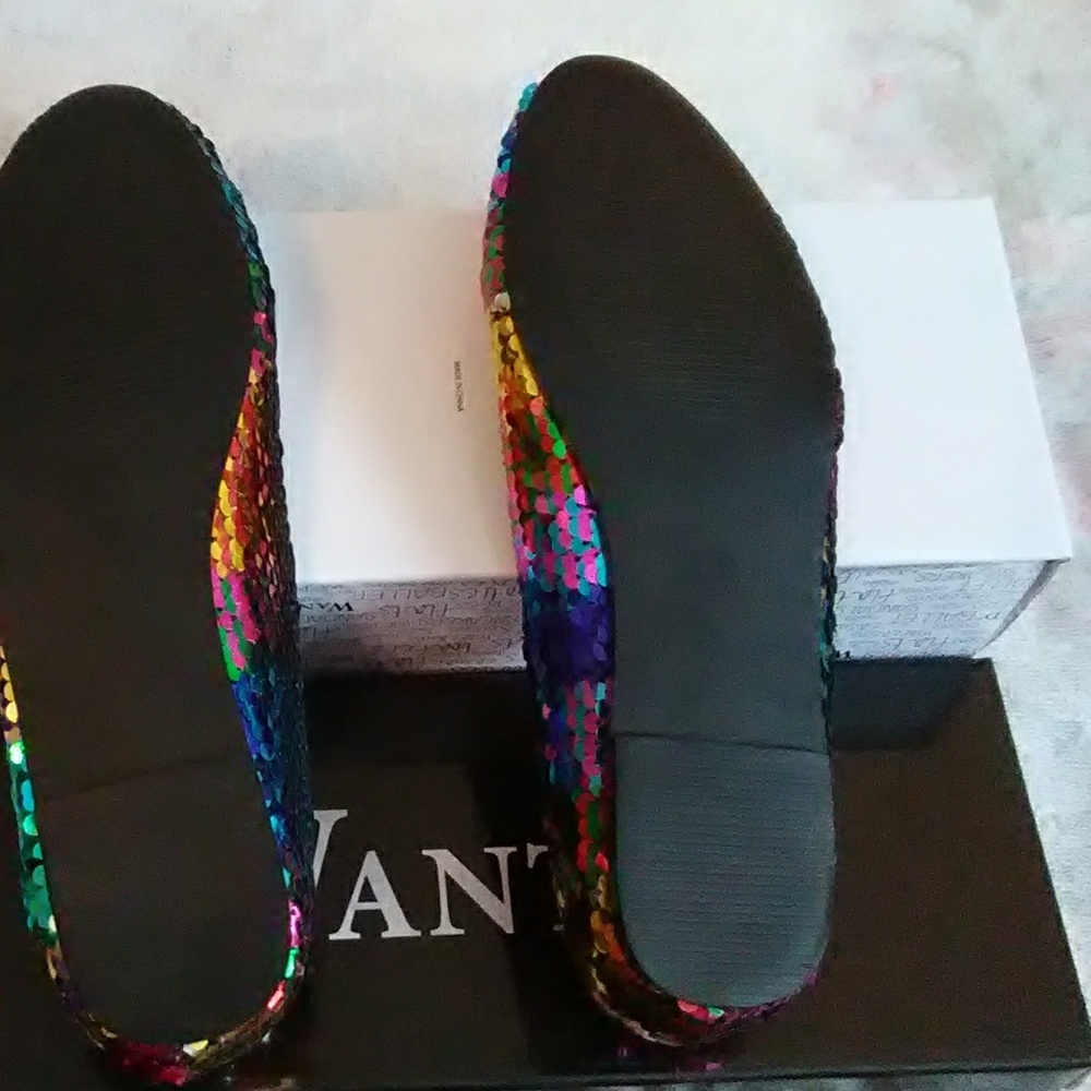 Shoes - Picture 3 of 4